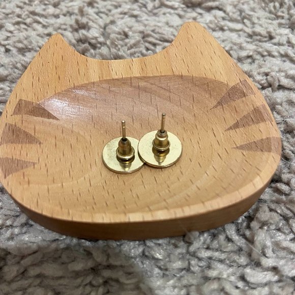 flat gold circle studs - Picture 2 of 2